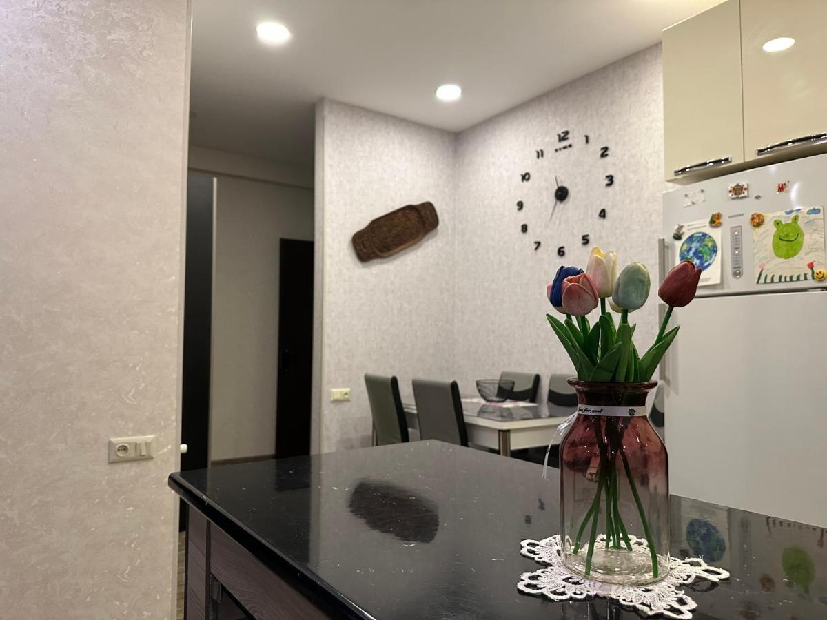 Annamari Apartamento Tbilisi Exterior foto